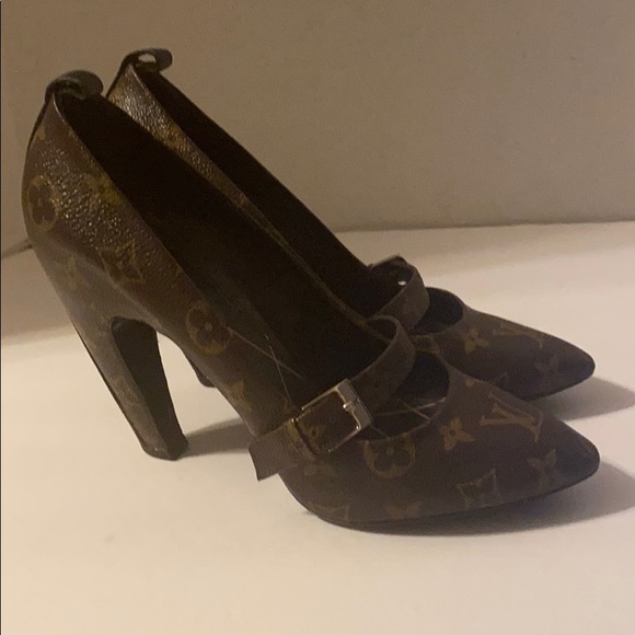 Louis Vuitton Heels - Picture 2 of 10